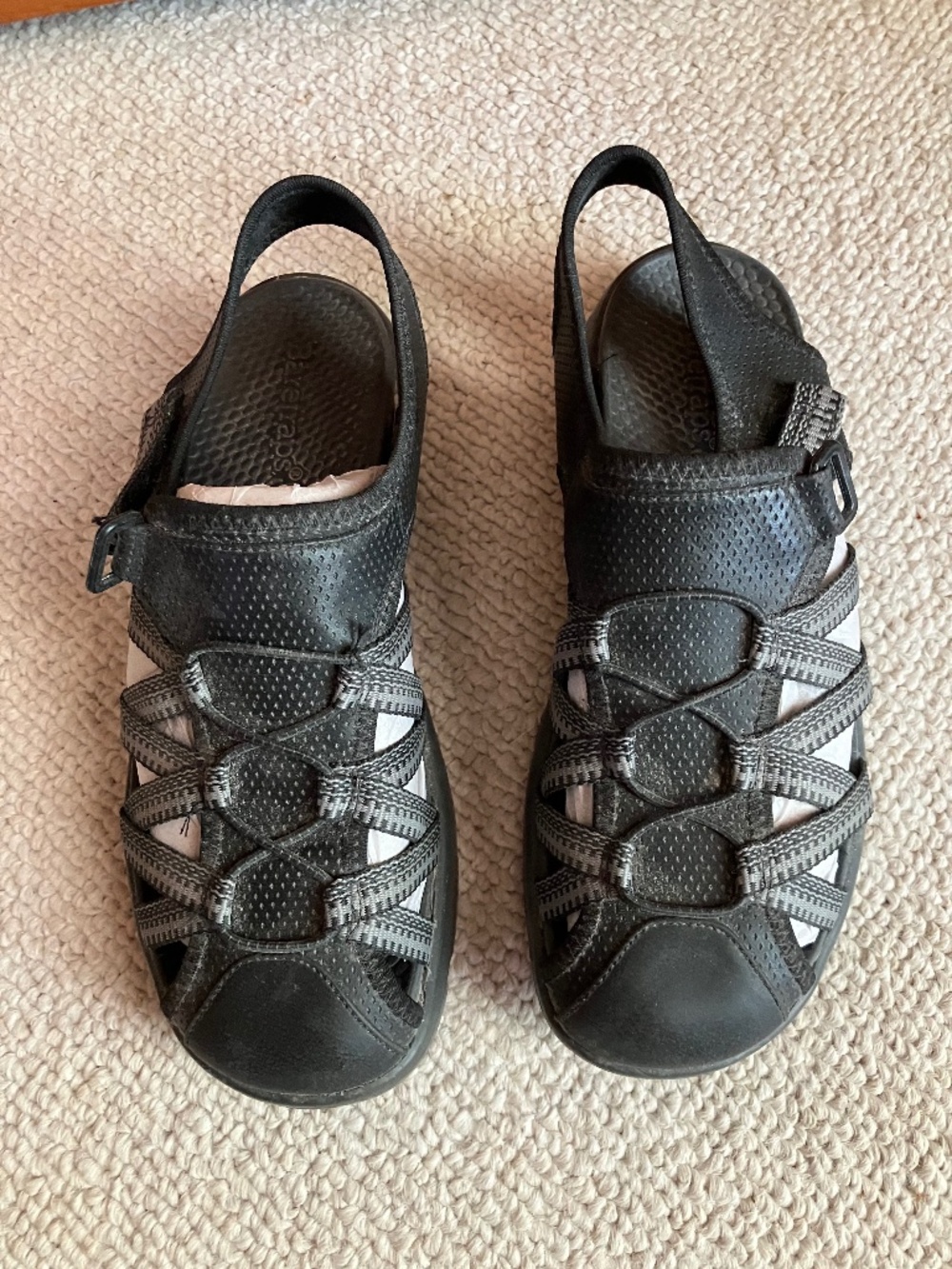 Beartraps closed toe sandals 6.5 M